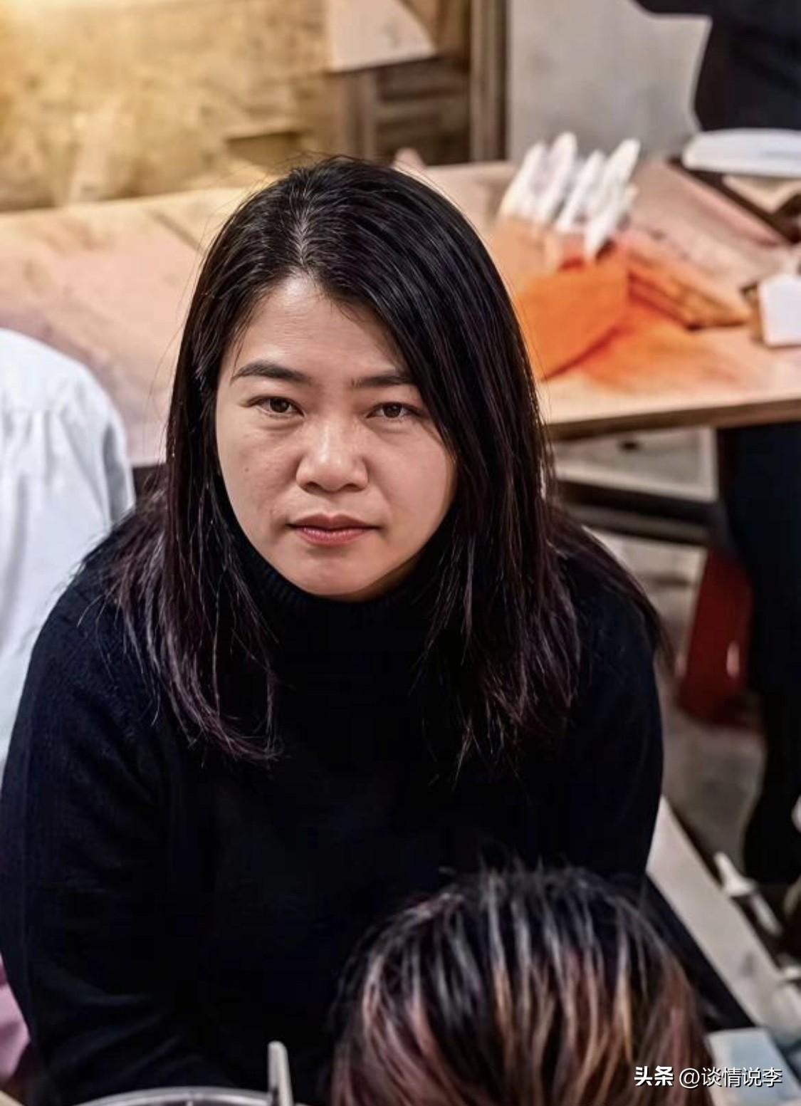 坏得透透的！

河北泼汤的这个黑衣女，骨子里就是纯坏！没有什么可以解释的。

多