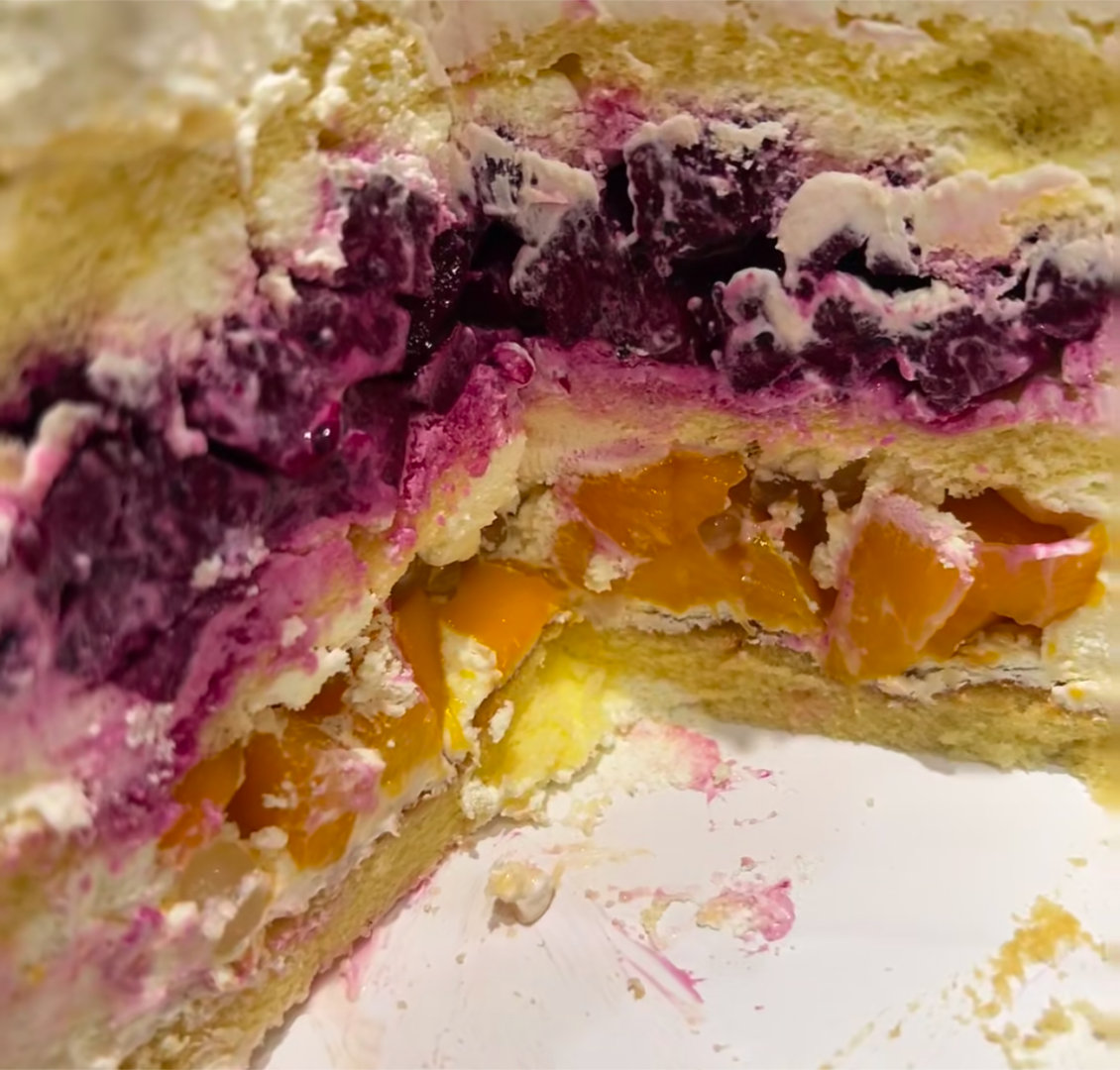 讨厌蛋糕里夹的东西我是讨厌带馅儿的包子，并不讨厌带馅儿的蛋糕🍰 