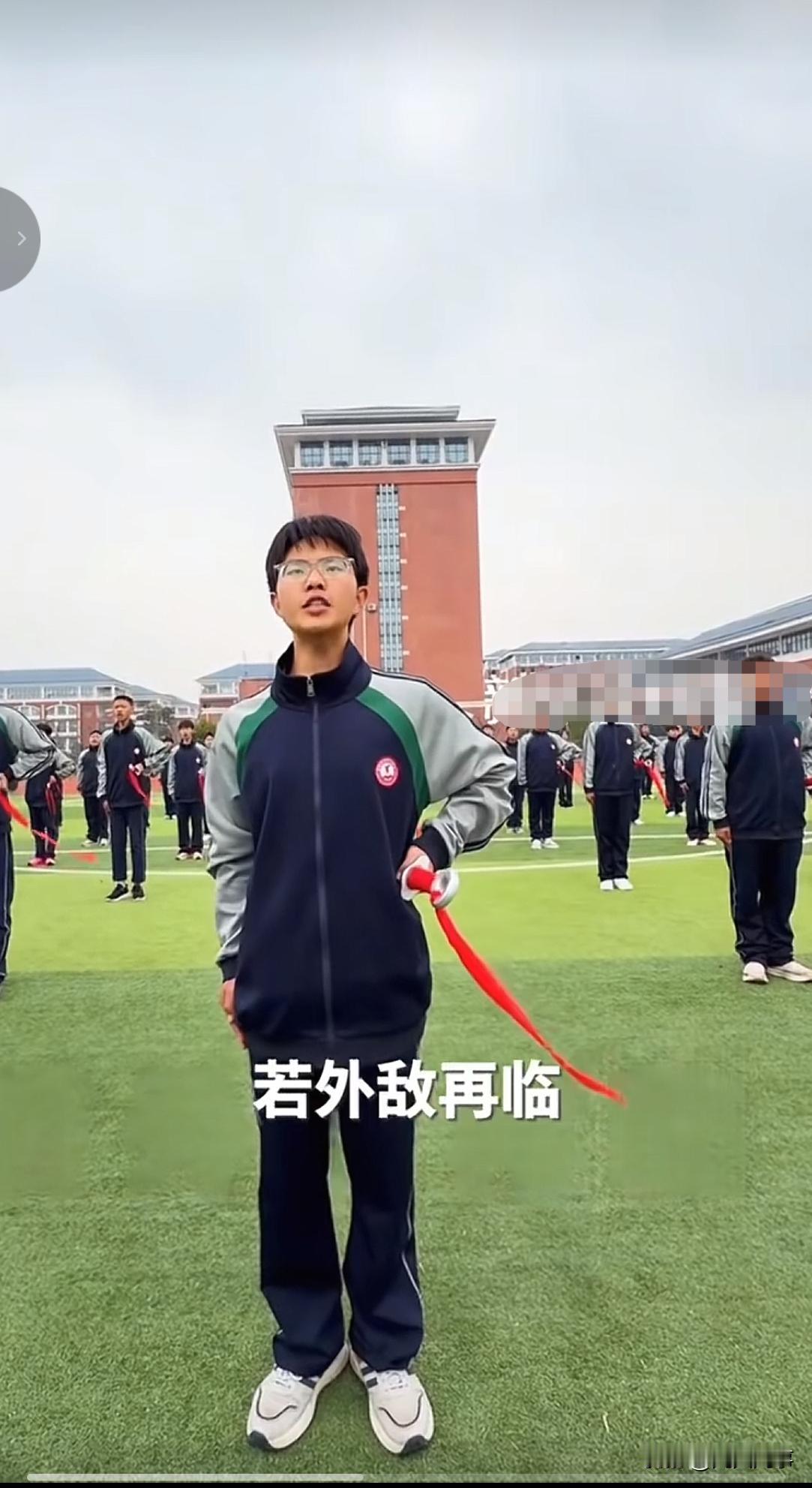 今天看到贵州某中学学生课间操改成演练“破风八刀”时，被学生们的一句“若外敌再临，