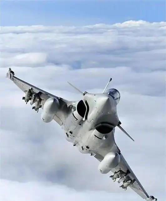 俄专家首次打破沉默：阵风被全世界低估，歼10C随时会被撕掉龙的翅膀。阵风是架性能