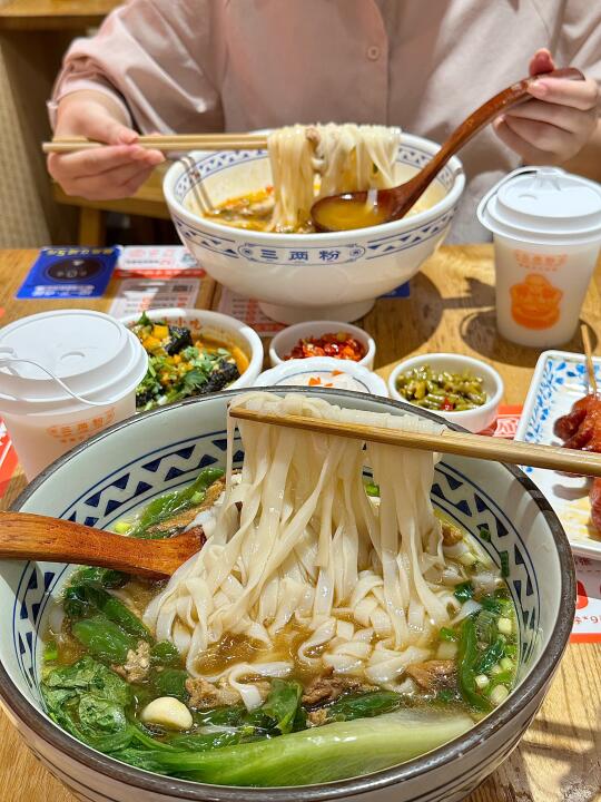 湖南人在深圳一周吃5次的三两粉！