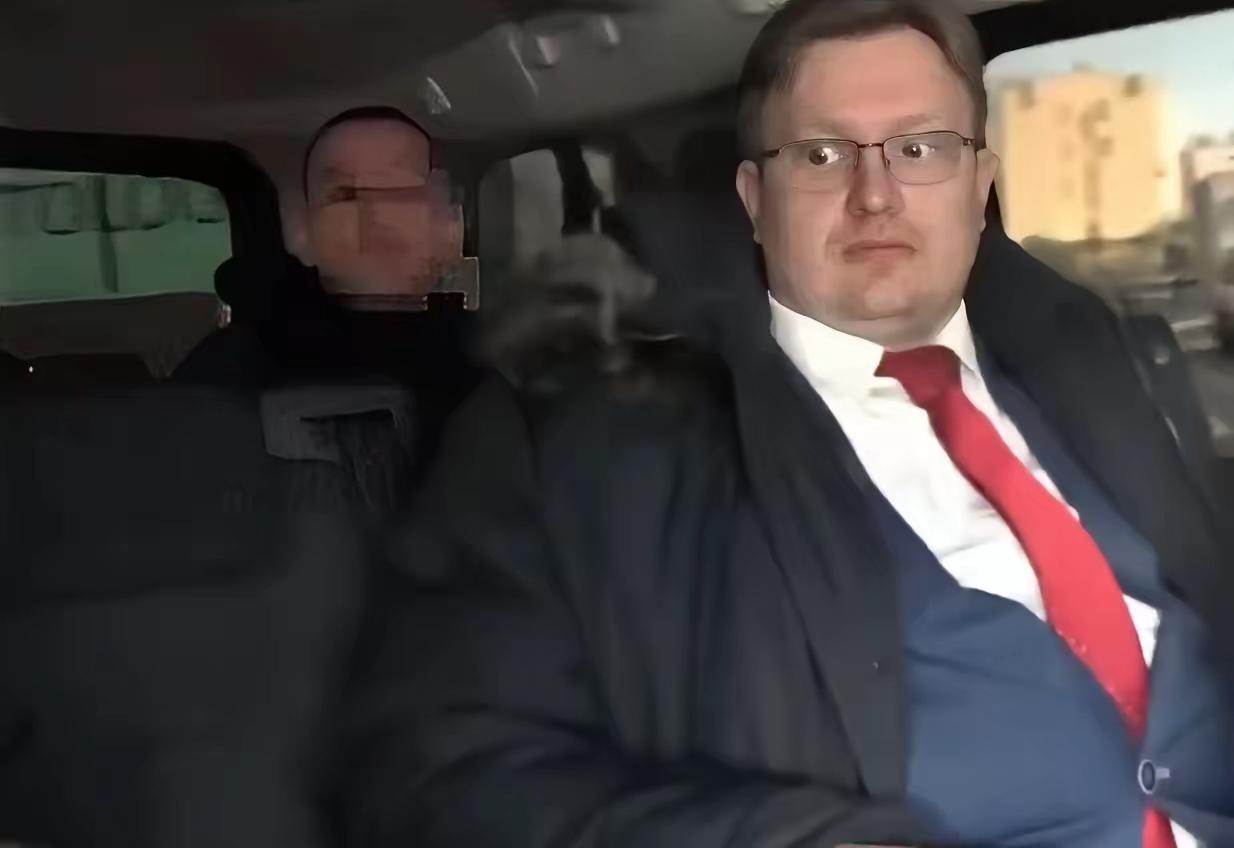 难怪俄军大批高官遇害，克宫逮捕38岁俄高级外交官，称其被中情局重金招募！

近几