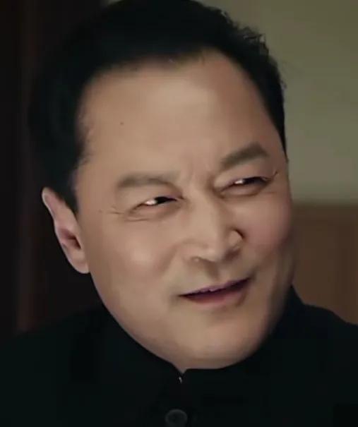  李副厂长的扮演者王新民，1963年8月4日出生于四川省成都市，国家二级演员，毕