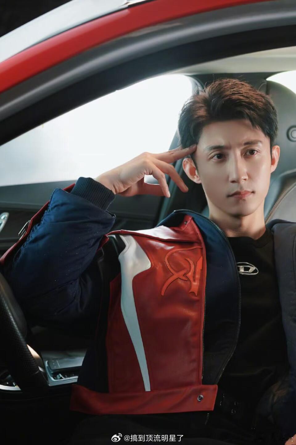 飞驰3林臻东掏兜是黄景瑜本人 谁被这个掏兜动作帅晕了！完全就是林臻东本人从电影里