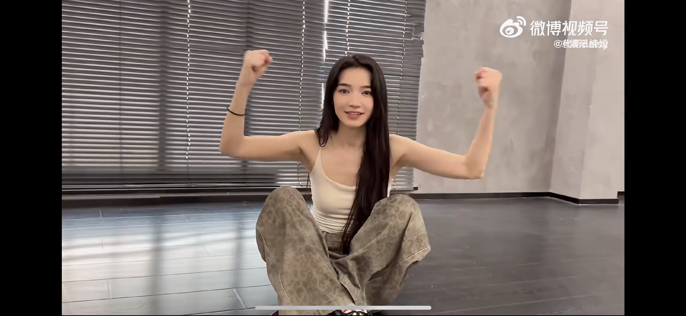 白鹿为乘风姐姐代斯加油乘风2026阿妩勇敢闯人间，我们在乘风舞台为你撑腰！ 