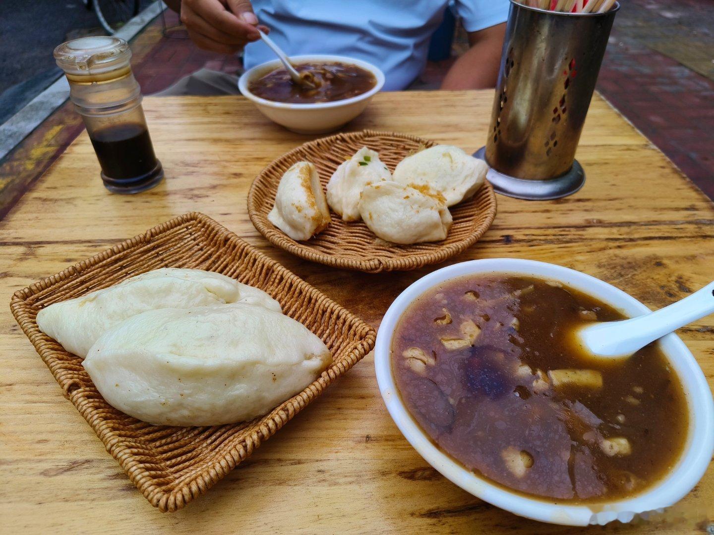 我的美食日记 胡辣汤与羊肉包子水煎包绝配还有油条牛肉盒你最喜欢吃哪个生活手记不可