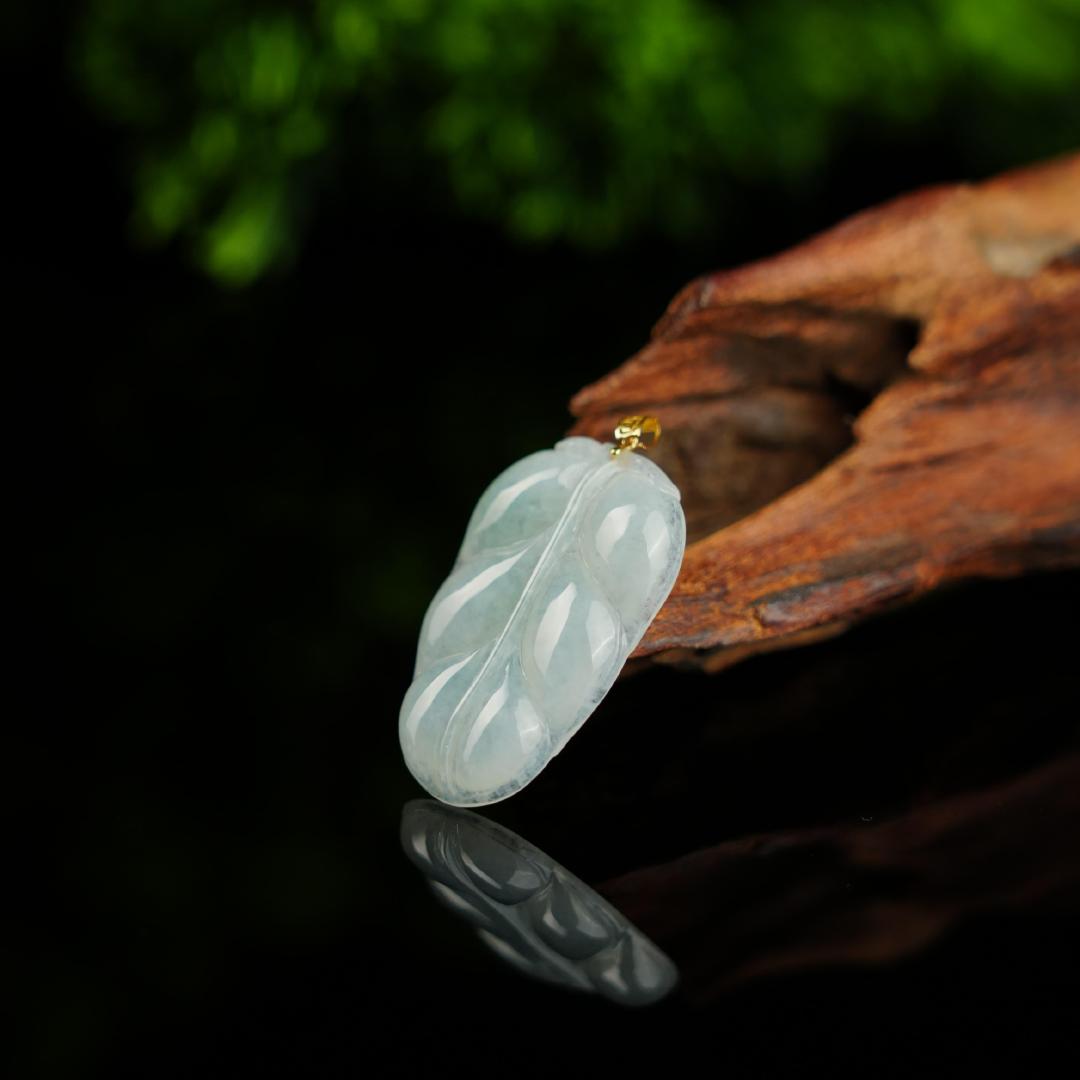 ✨今日份腕间美学｜冰糯翡翠叶子🍃💚 今日OOTD的主角必须是这枚冰糯翡翠叶子