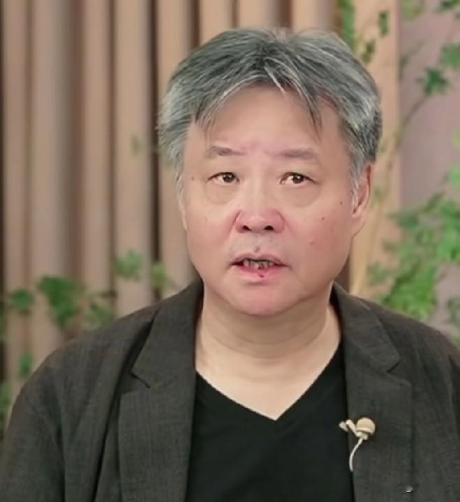 首先我要摆明立场：我不喜欢余华，这个人太不负责。[呲牙]
第一次听到“精神离职”