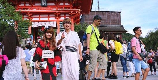 87万中国人定居日本，是当地最大的外籍群体。但一个从东京回国的朋友说了句大实话：