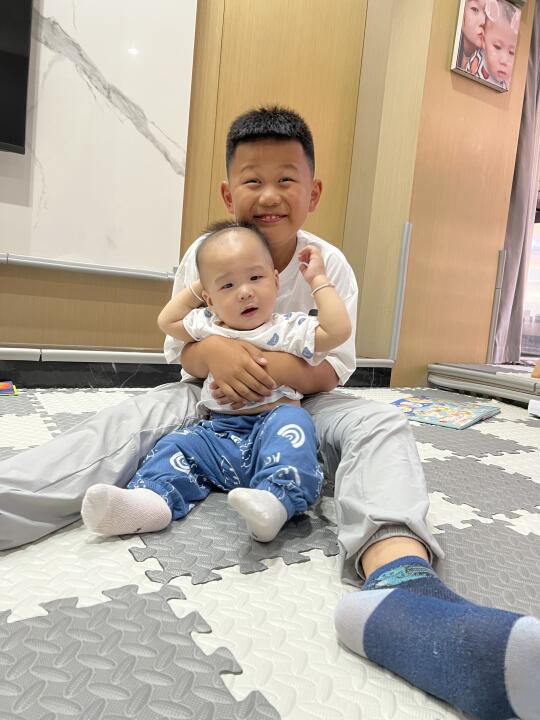 两个儿子的幸福，你永远也不会懂！