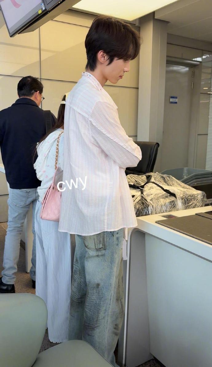 赵磊qko出发巴厘岛偶遇赵磊qko出发巴厘岛婚礼 网友偶遇了&qko 出发巴厘岛