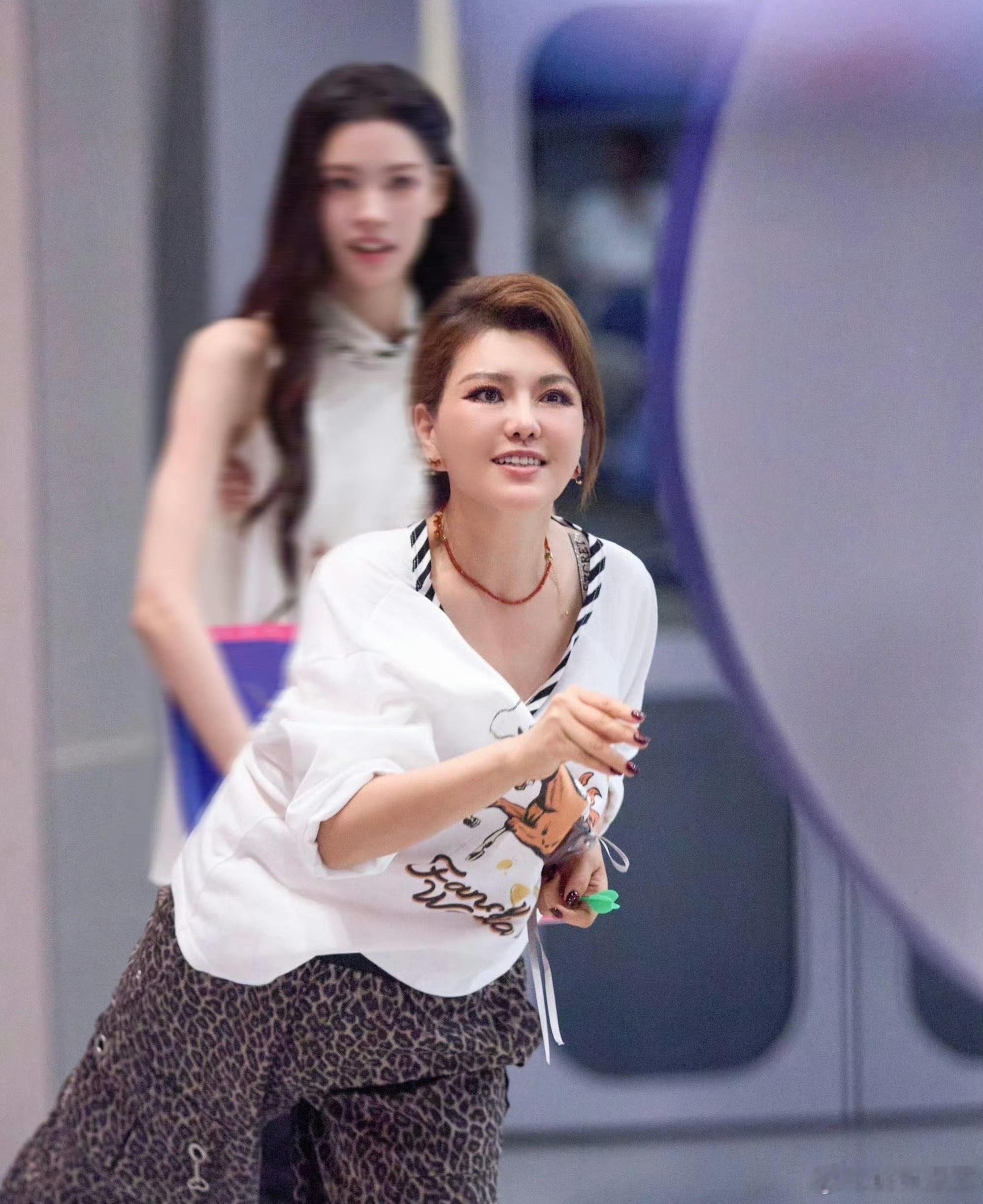 乘风破浪的姐姐 不管唱得如何，敢挑战自我就超棒，为姐姐们打call谁敢听达拉崩吧