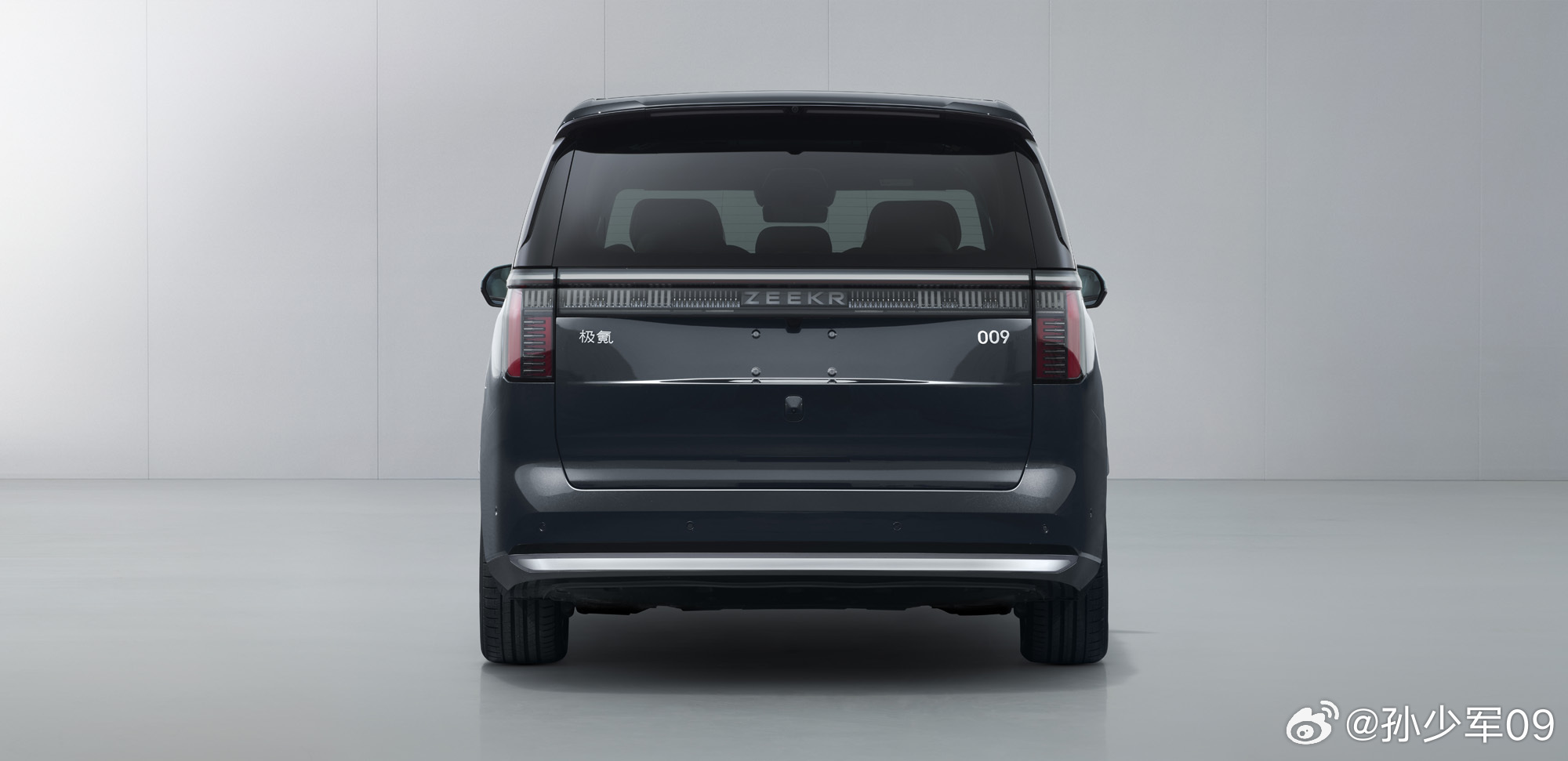 极氪之前专门发了预告的新款极氪009也上工信了外形尺寸(mm)：长：5217 宽