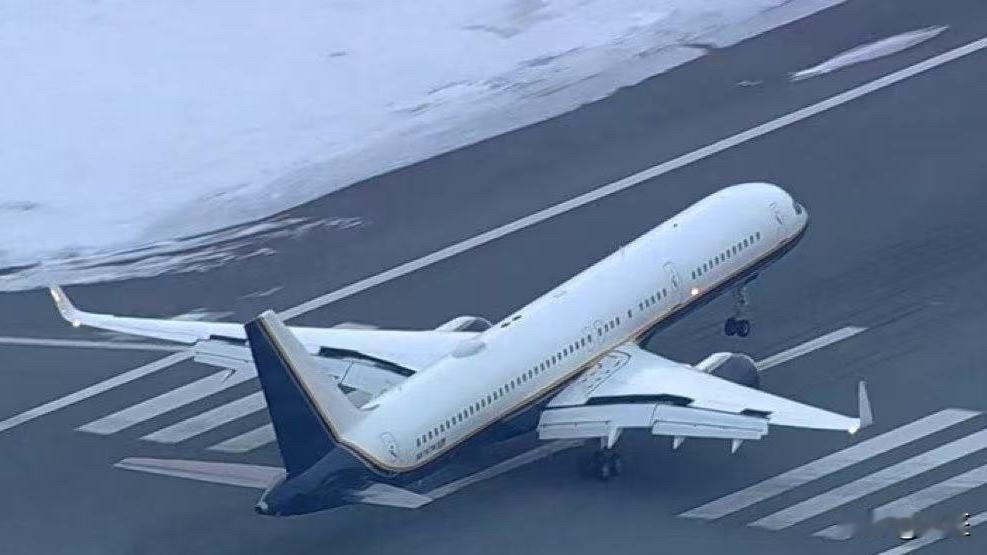 委内瑞拉石油出口瘫痪，
事件发生当晚，美国原油期货价格一度上涨近 2美元/桶 。