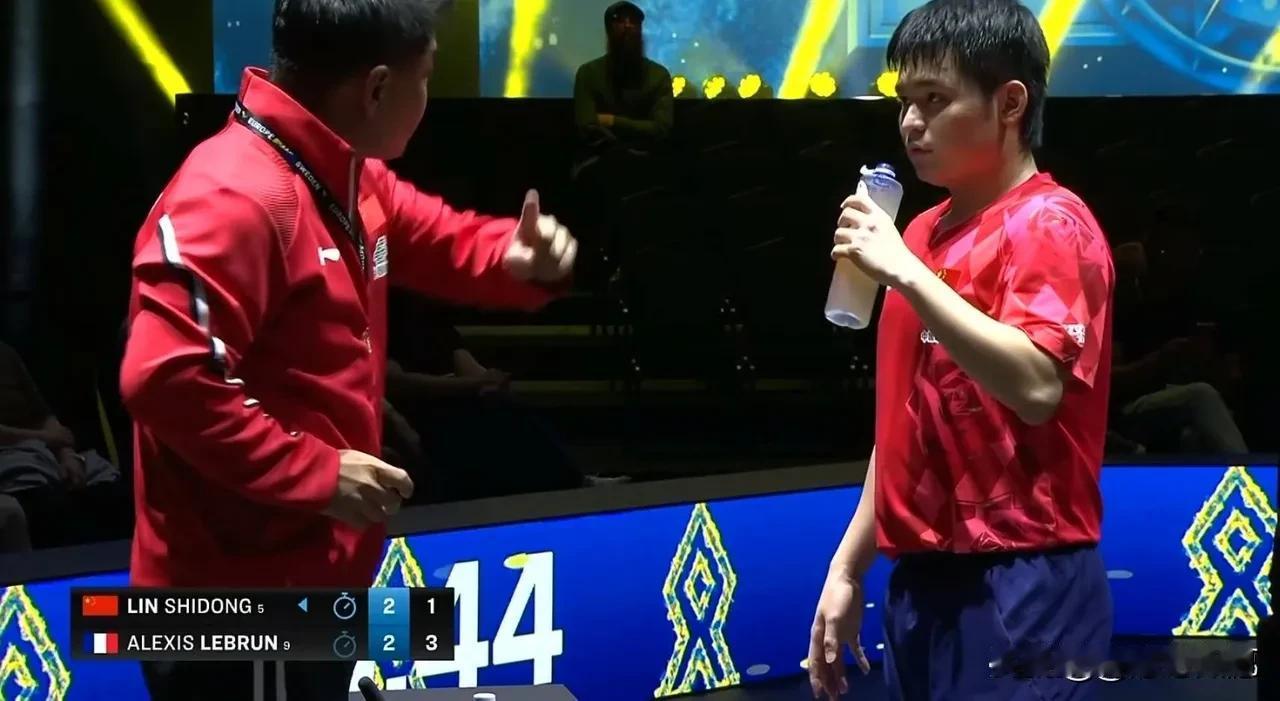 王皓指导真的被气坏了！
决胜局1:3落后，他苦口婆心讲了一大堆战术，帮助林诗栋分