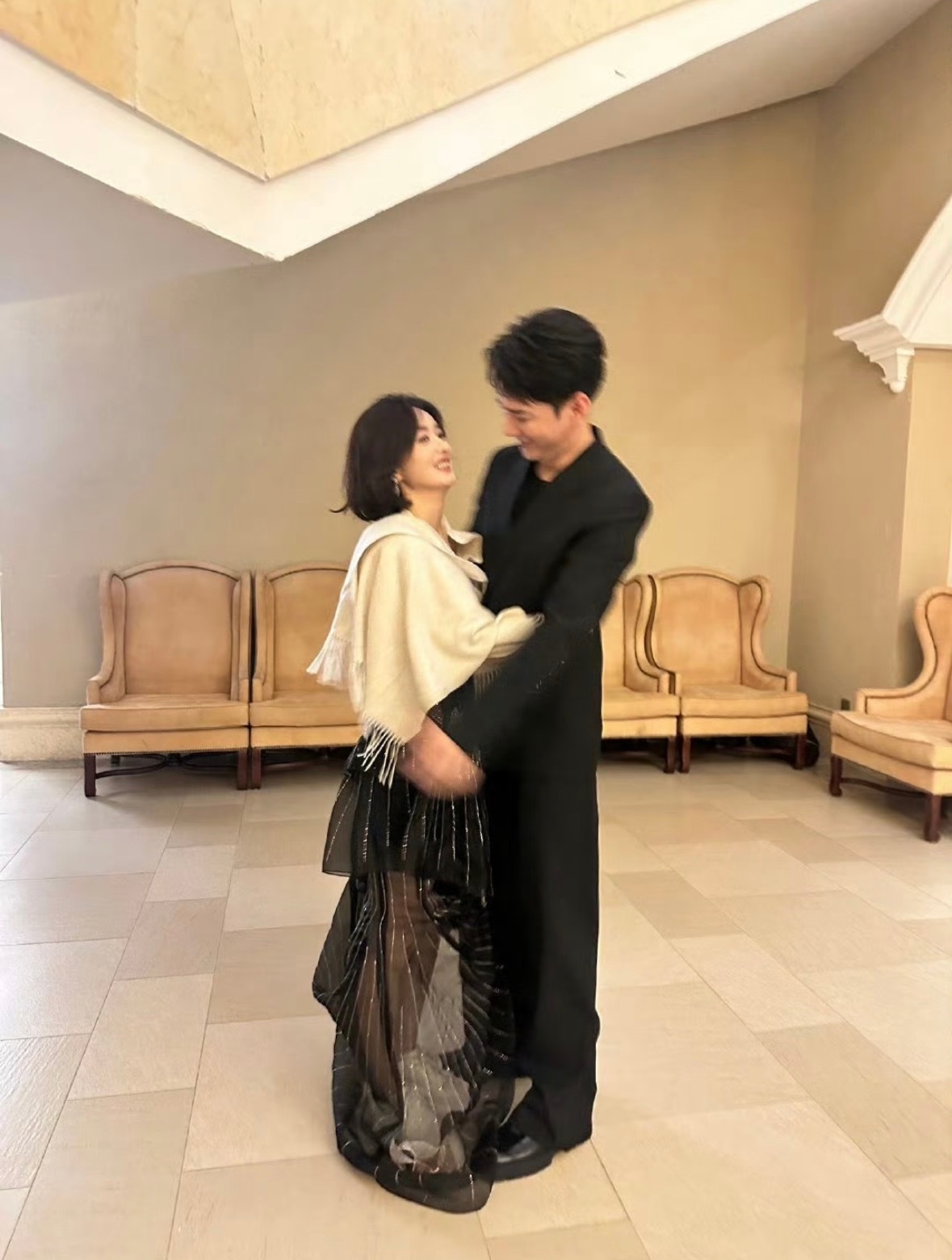 赵丽颖恭喜王仁君知否官微也祝贺了王仁君 ​​​