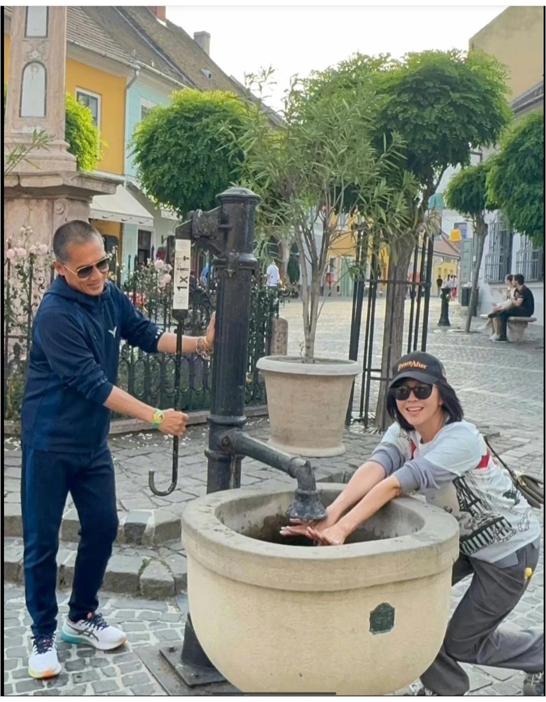 梁朝伟和刘嘉玲，一种岁月静好的感觉。