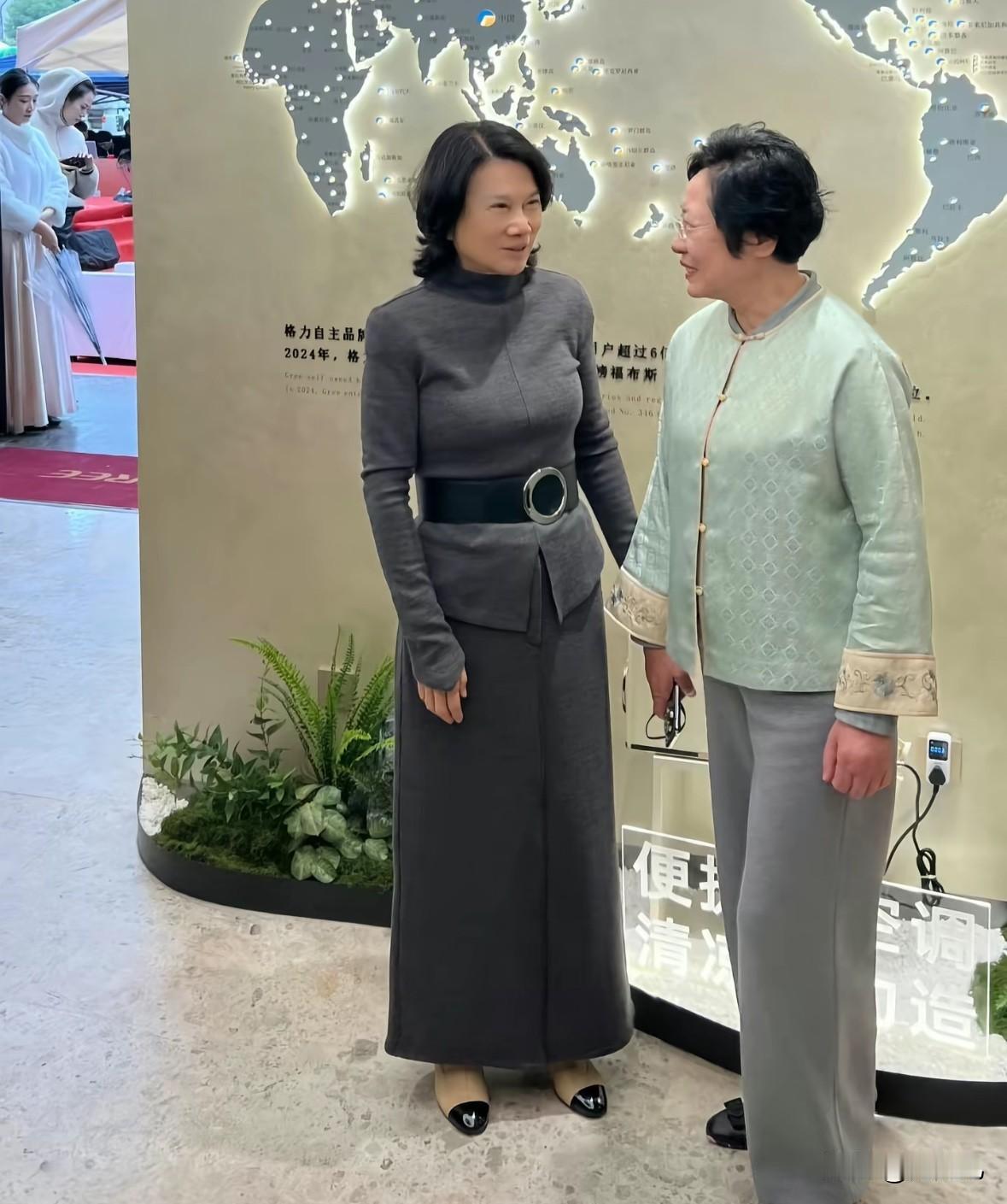 又看到董明珠了

你们知道吗？
不管有什么风雨这么多年我心里一直很崇拜董明珠的，