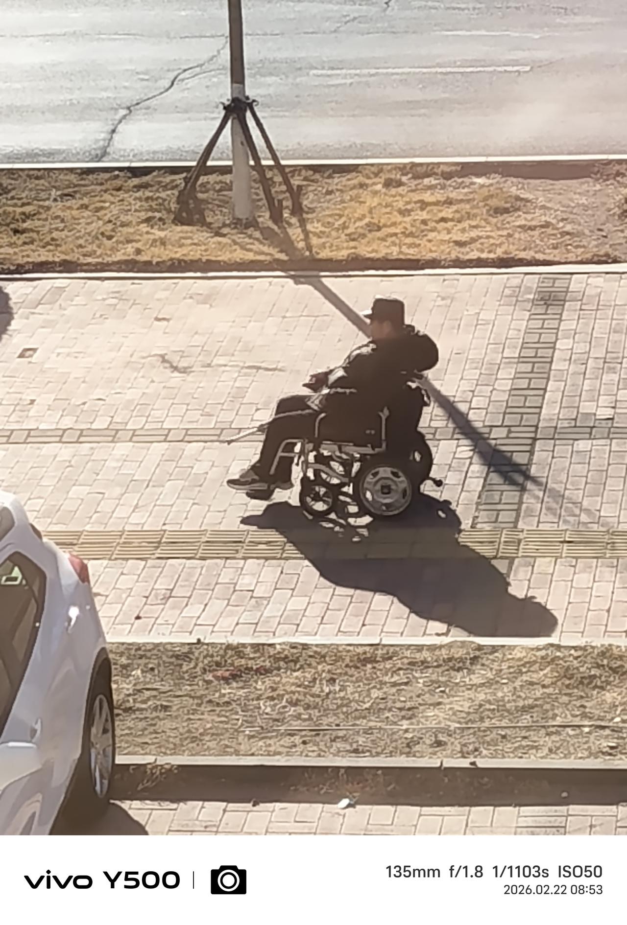 二者只取其一就不会太幸福，二点都有当然是最好了，最简单的效果是有一个孝顺还有钱的