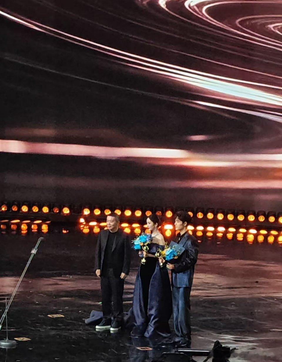 肖战三封微博King2026年凭借作品影响力和综合热.度，他成功刷新纪录，成为“