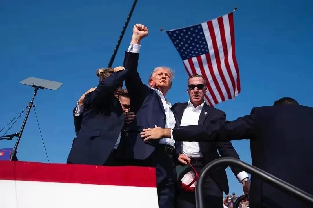 注定这是一张获得普利策新闻奖的照片！
美国大选共和党川普稳了！我们早做准备！
