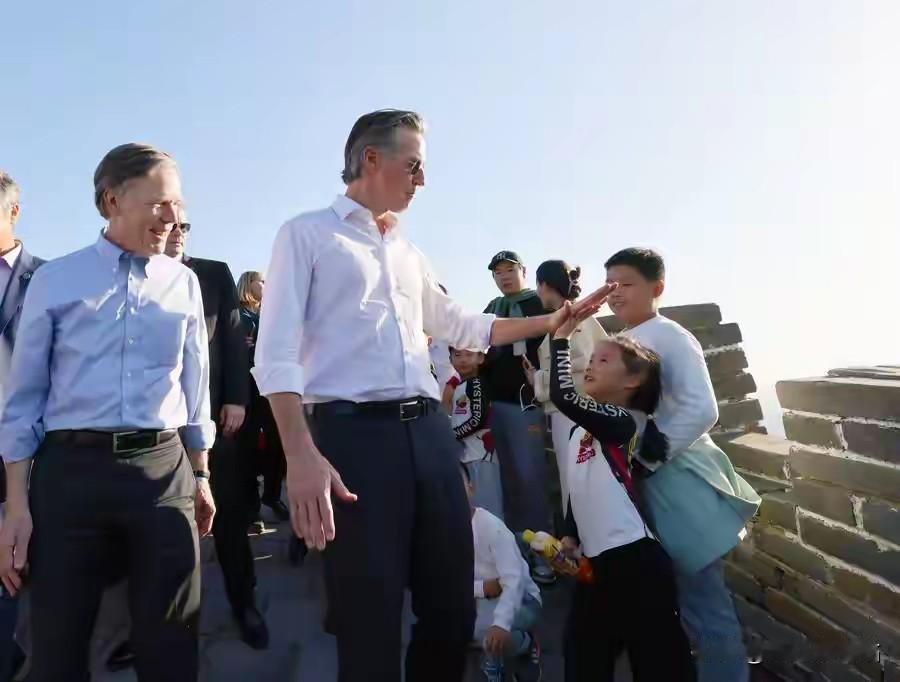 美式党争闹剧：纽森被扣“亲华”帽子，中国只是背锅侠
 
美国2028大选预热 a