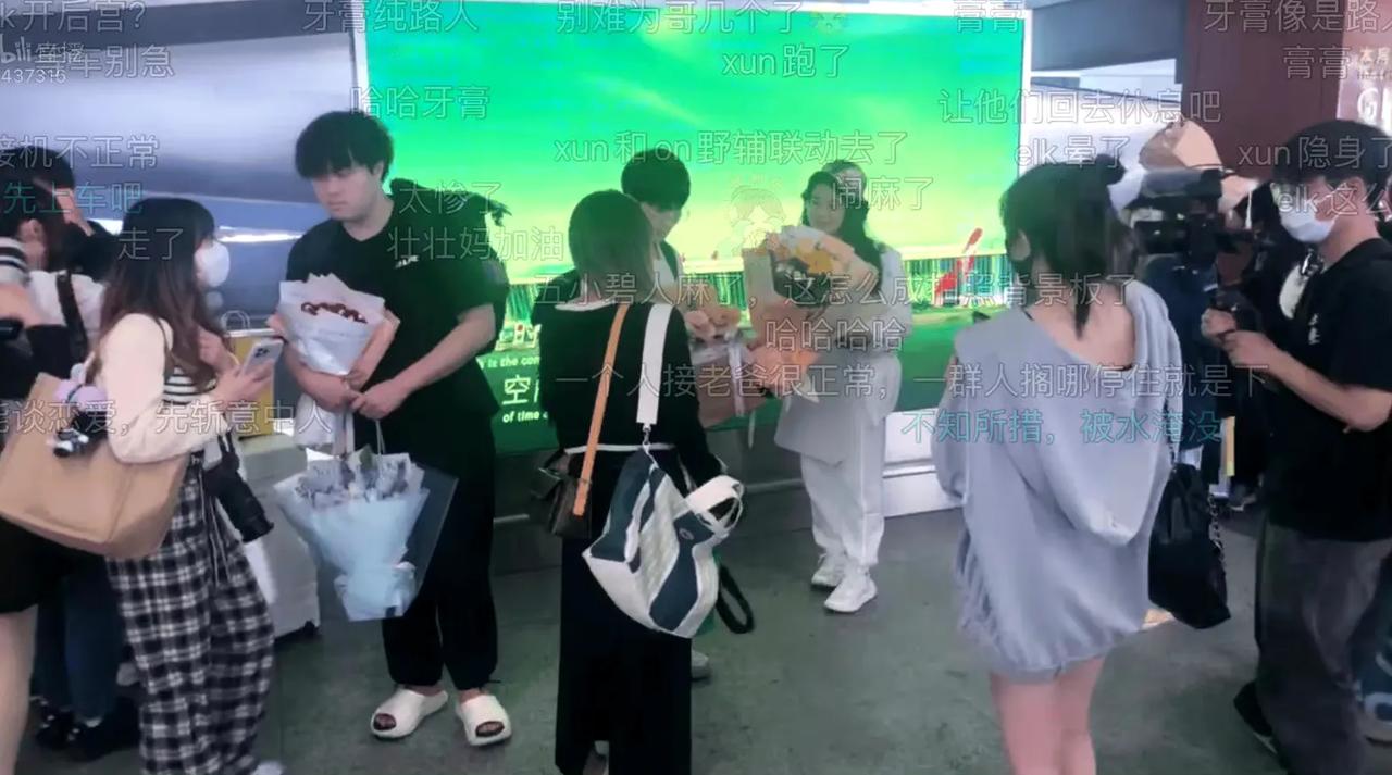 双杀LCK后，BLG这调调比JDG的规格还高？
JDG夺冠画面放在LOL游戏首页