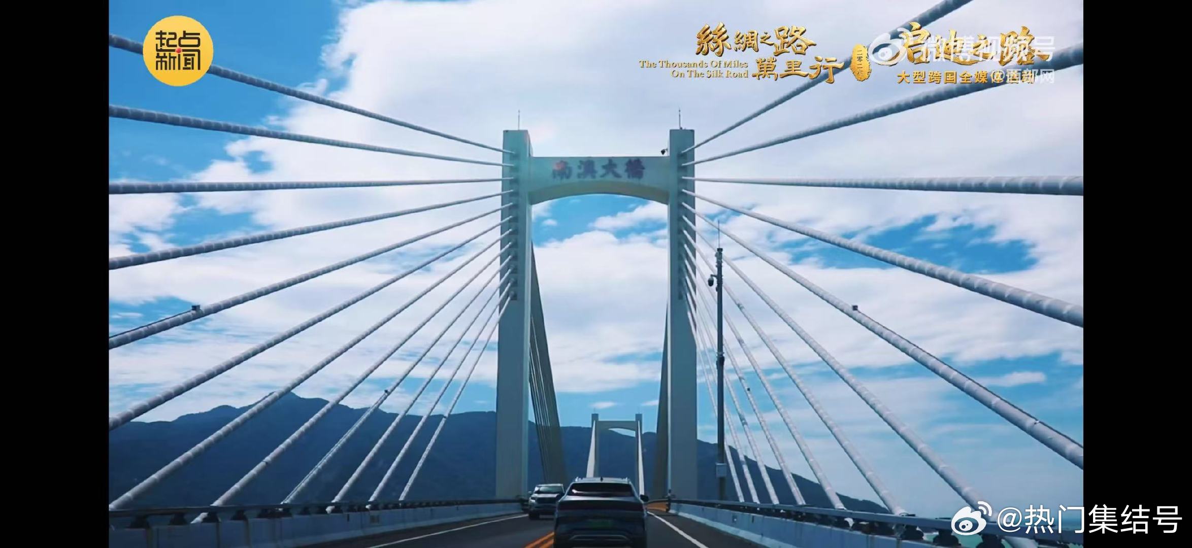 跨越南澳大桥跨越南澳大桥登岛，一边青山连绵，一边碧海翻涌，灯塔与自然之门遥相呼应