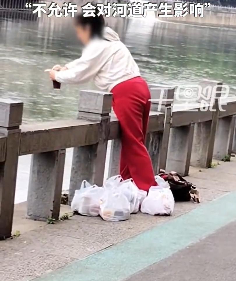 放生有放生的仪轨，有放生的讲究。怎能够随心所欲，想干嘛就干嘛呢？！
前不久，在贵