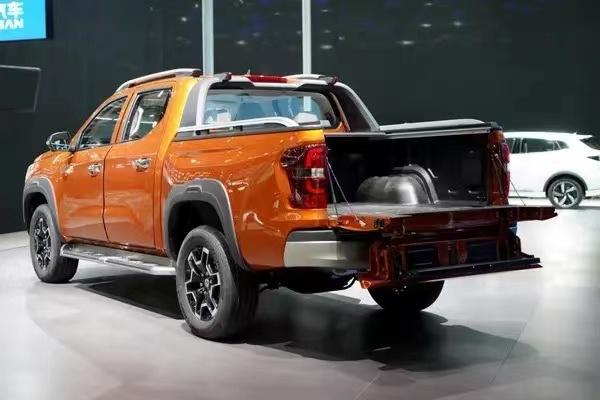 以后得皮卡江湖很可能不是长城炮一家独大了，在本届广州车展上，长安旗下全球首款超级