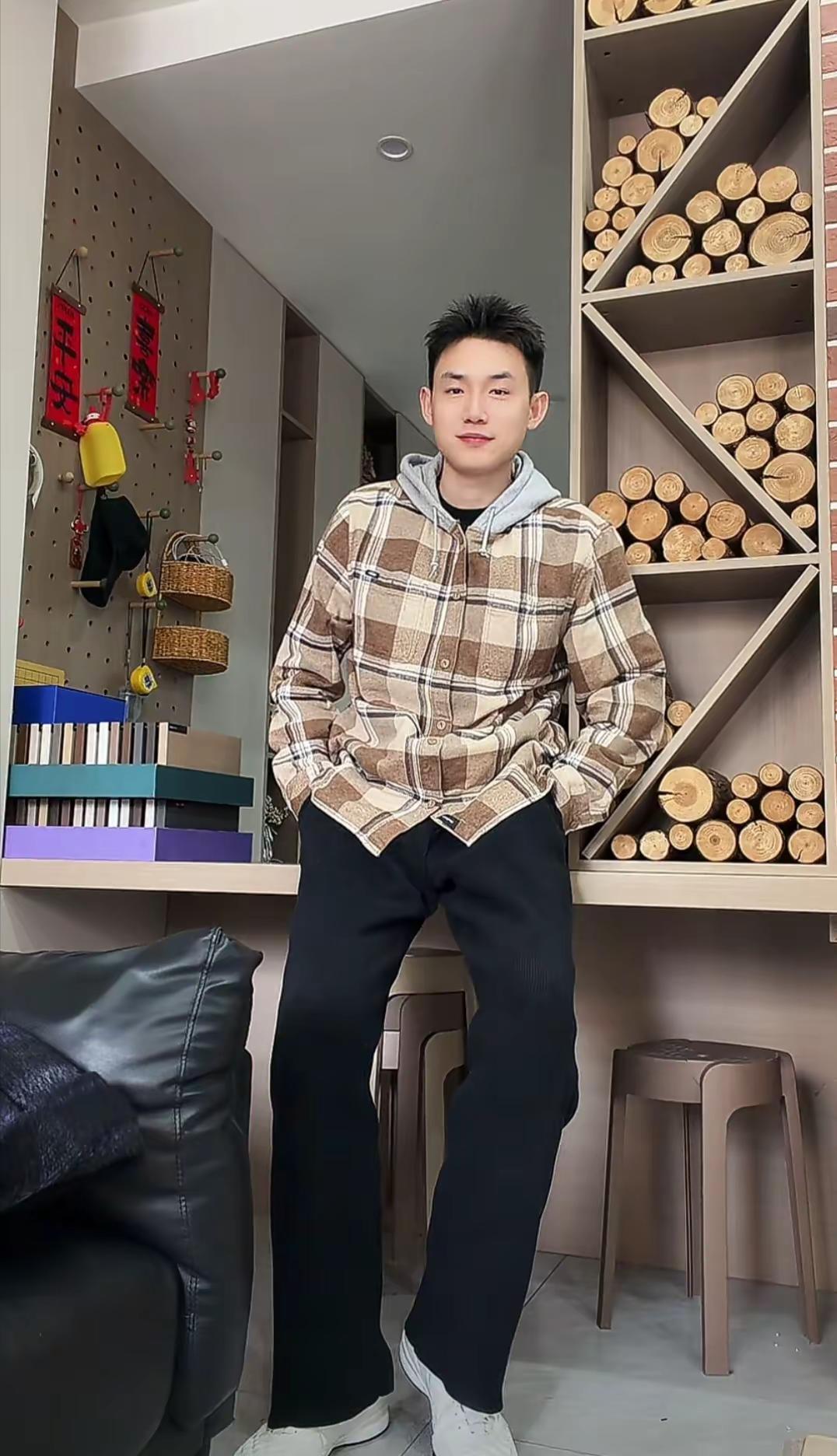 很多衣服试试铁柱戴蒙穿搭痞帅