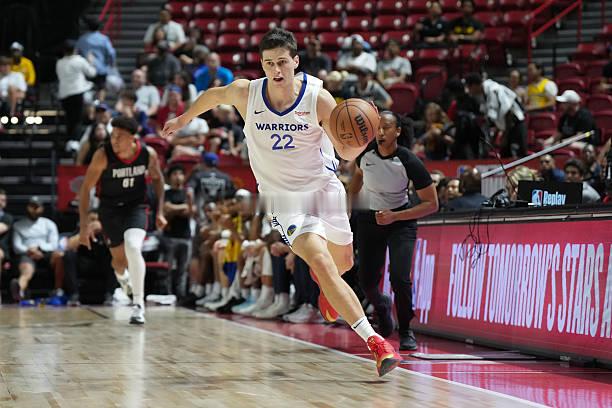 勇士裁掉了双向合同锋线新秀亚历克斯-图伊。一方面图伊遭遇了膝盖重伤将接受手术并且