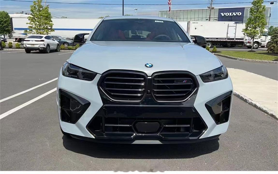 新款 宝马 X6M 雷霆版 现车布鲁克林灰/萨基尔橙，带宝华优惠8个点，153万