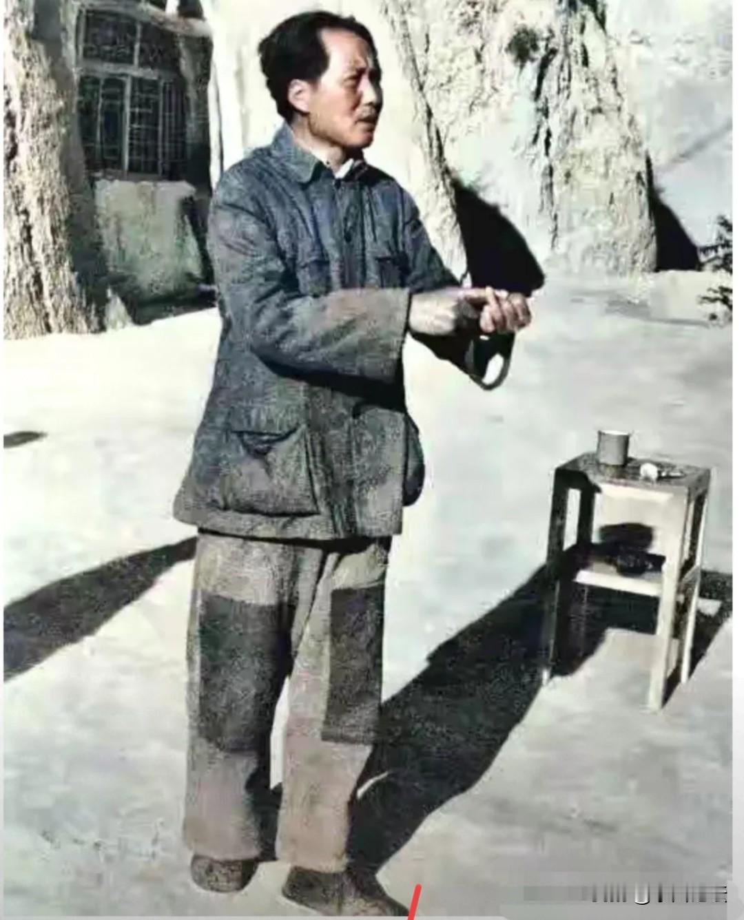 衣衫褴褛扫天下，一身正气立乾坤。都说是个人崇拜，可那叫万民爱戴。千般抹黑和谩骂，