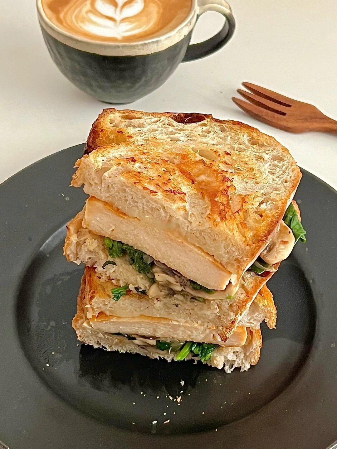 元气早餐｜热压芝士🧀菠菜口蘑鸡排三明治🥪