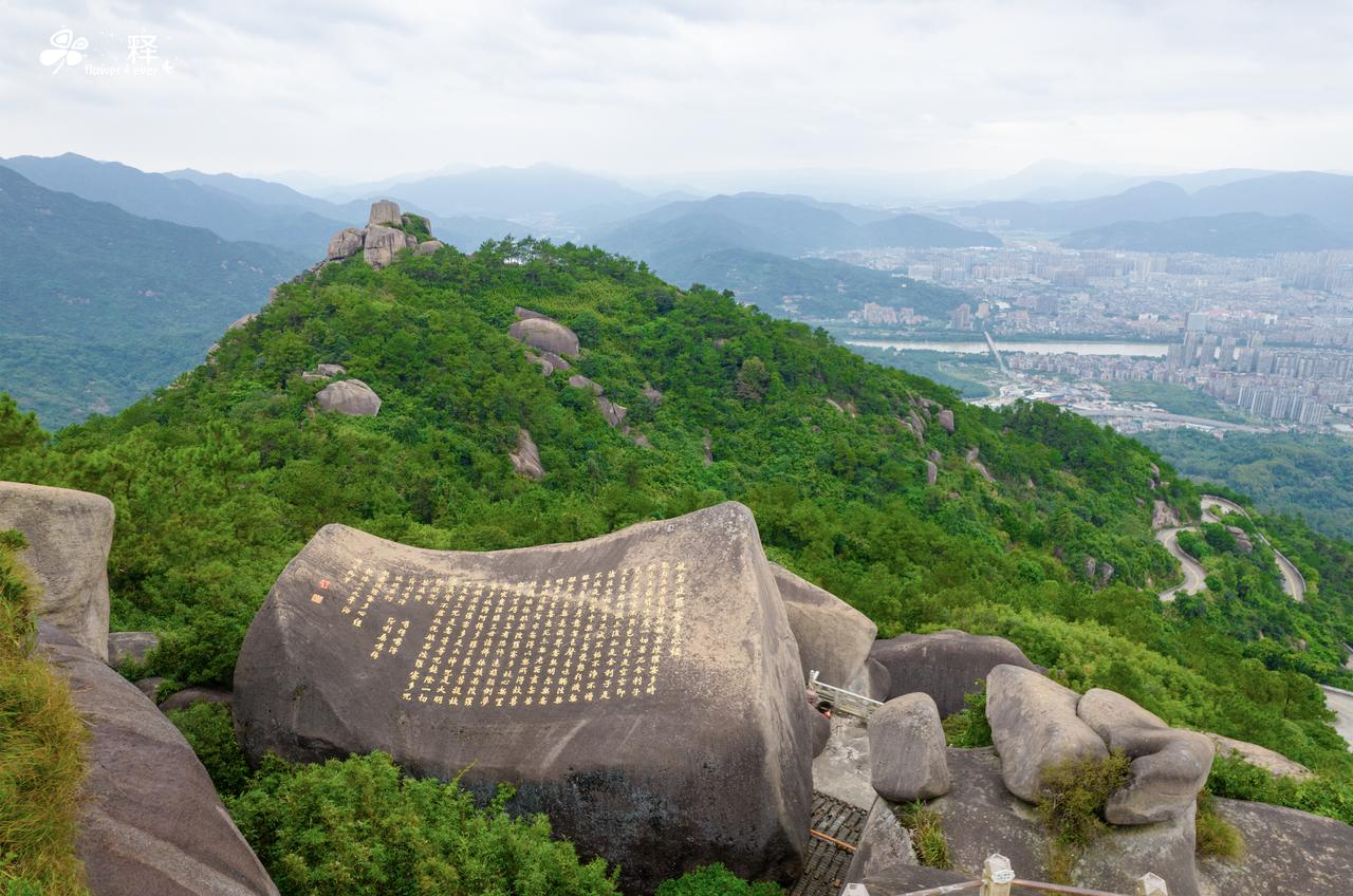 现在有一种房子叫看景房。
能看江，能看景，然后溢价10万-30万。
我只能说，但