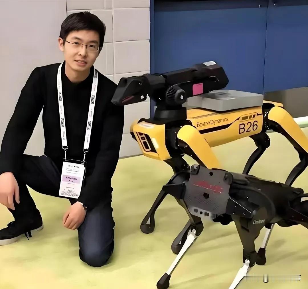 宇树科技CEO王兴兴一番话，
让不少人直呼意外。
春晚上能翻跟头、打醉拳的机器人