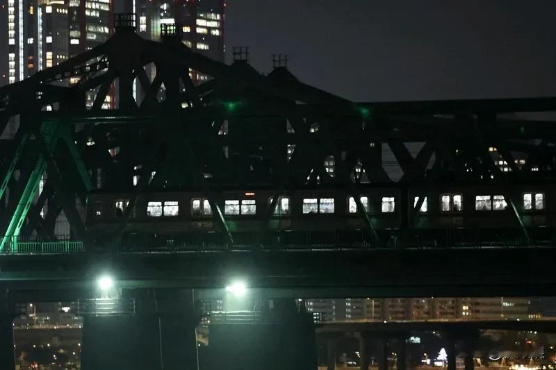 有没有18年没换手机号码的朋友两个手机号，一个公司号用了20多年，一个私人号用了