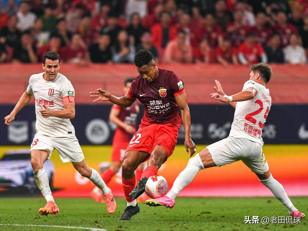 中超揭幕战-成都蓉城新老中场核心将对决。 明天晚上，茹萨vs周定洋，成都蓉城新老