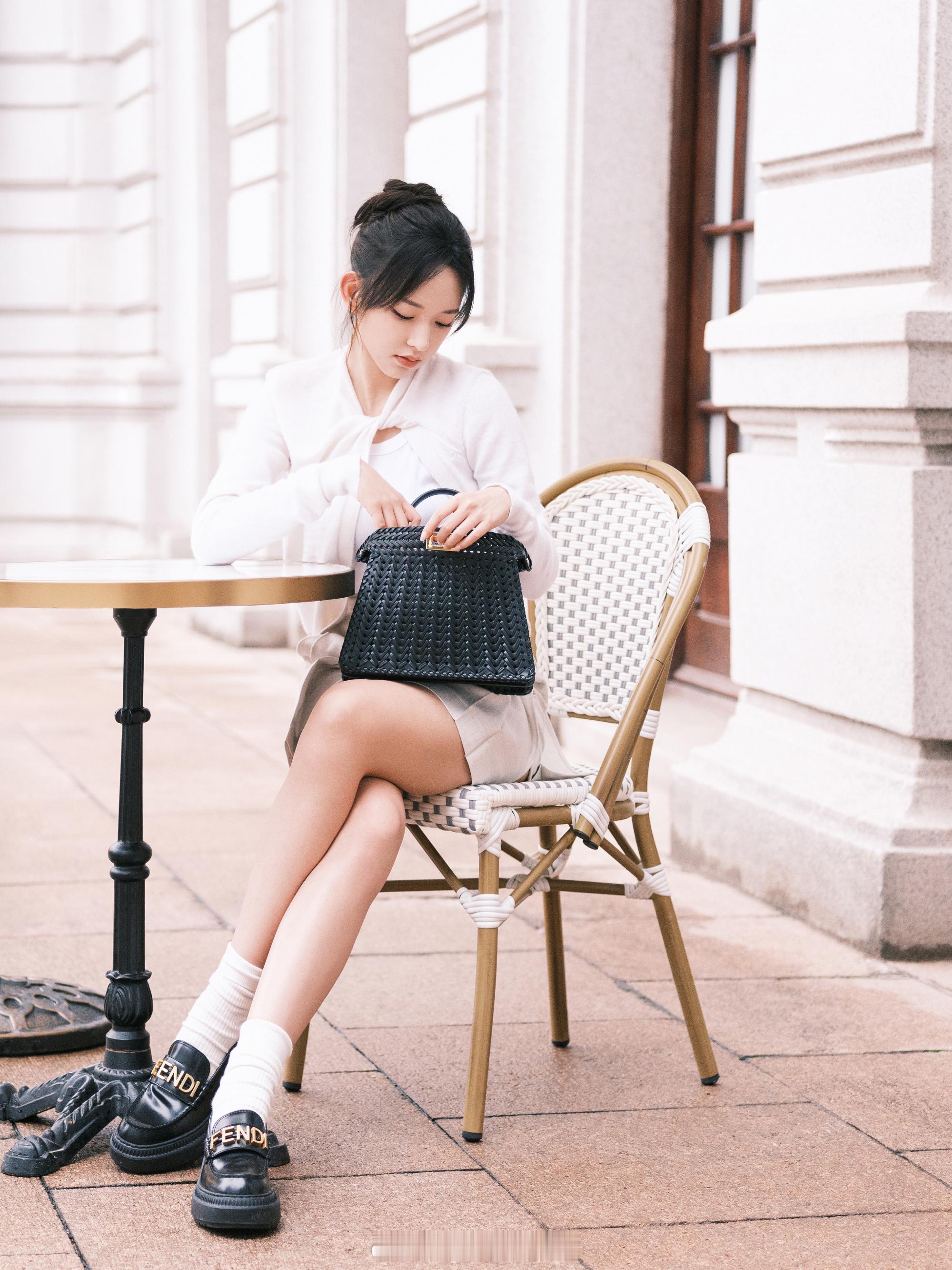 程潇运动风格穿搭 