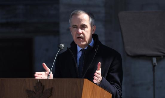 特朗普北京时间1月26日发文写道：“中国正在成功且彻底地接管曾经伟大的加拿大。看