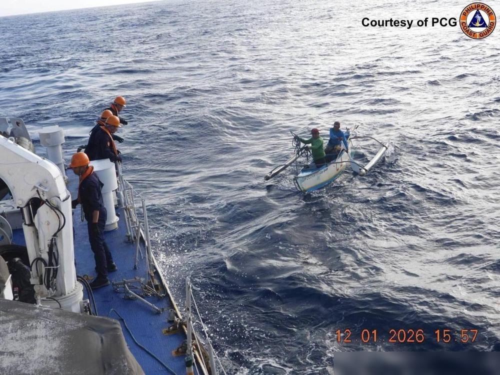 菲律宾再次在黄岩岛附近海域挑衅——菲律宾海岸警卫队派出所谓的渔民前往黄岩岛附近海