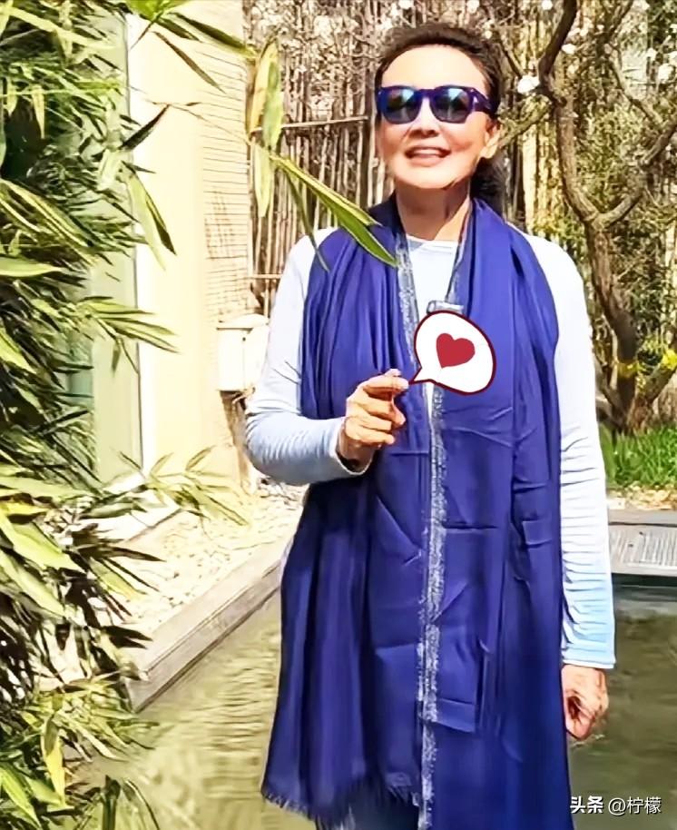 你发现了吗？
兰姐是真的听劝了！
自从从湾湾回来，兰姐直播越来越少，干脆就不播了