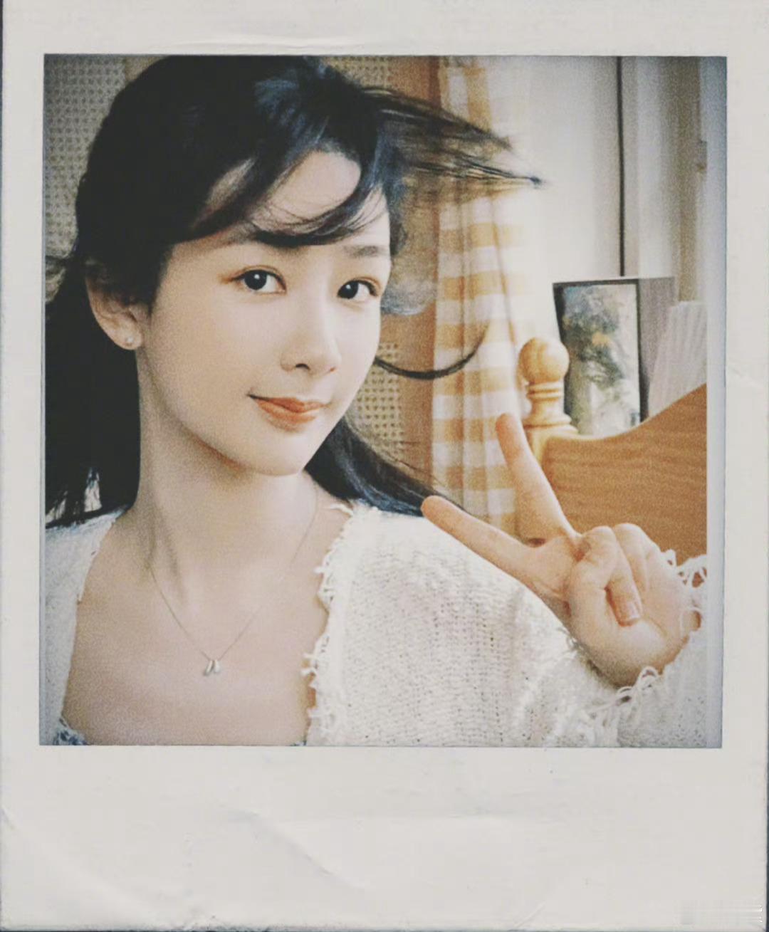  💜#杨紫黄瀛子# 成长就是让我们学会一个人面对孤独，面对现实，面对未知的未来