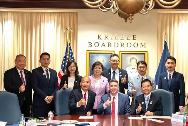 台立法机构韩国瑜一行窜访美国战争部

韩国瑜率跨党派代表团在美东时间26日抵达华