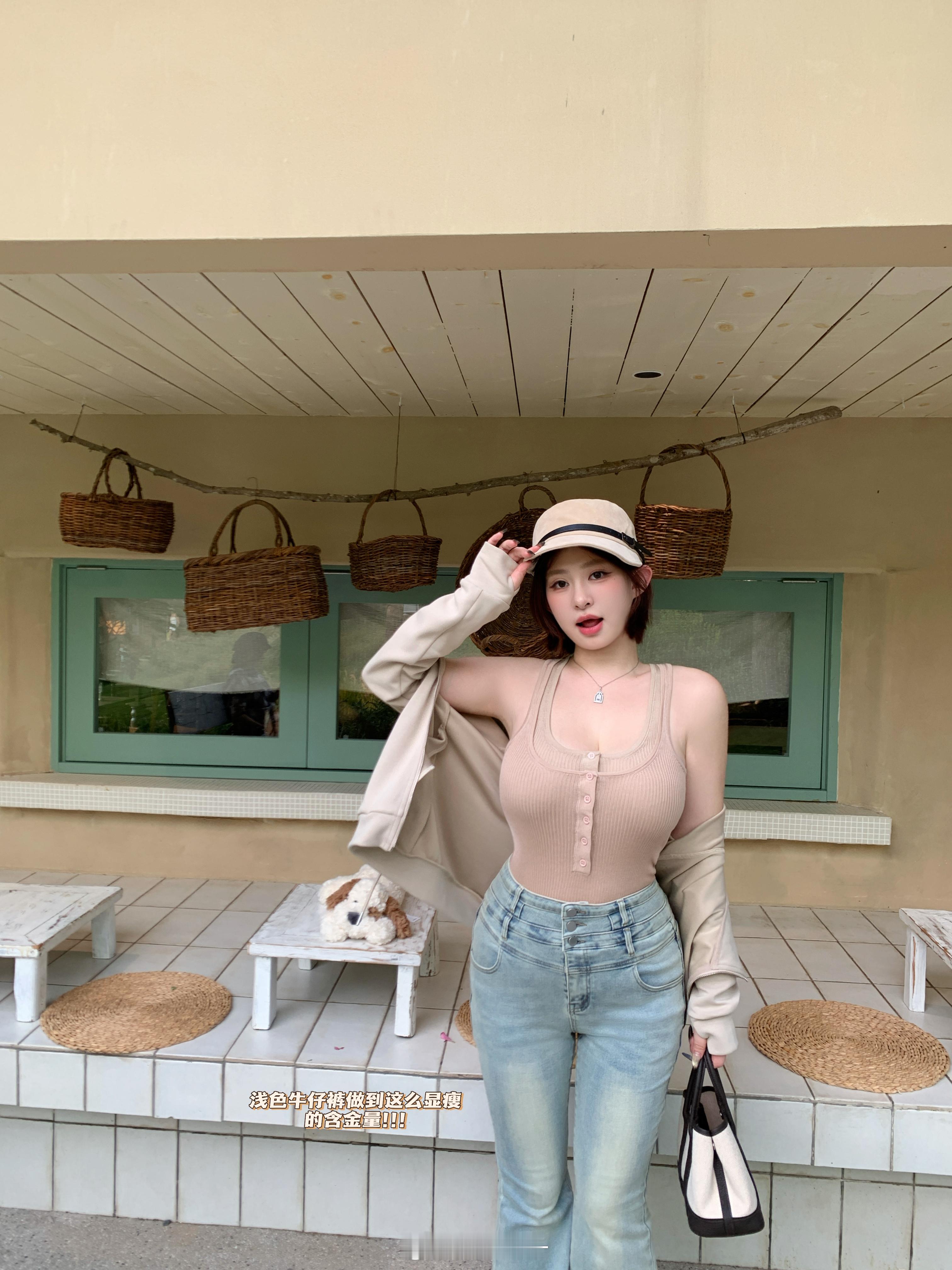 1秒腰腹环吸!!!の浅蓝微喇牛仔裤👖谁说浅色不能显瘦!!!!这含金量谁懂~高腰