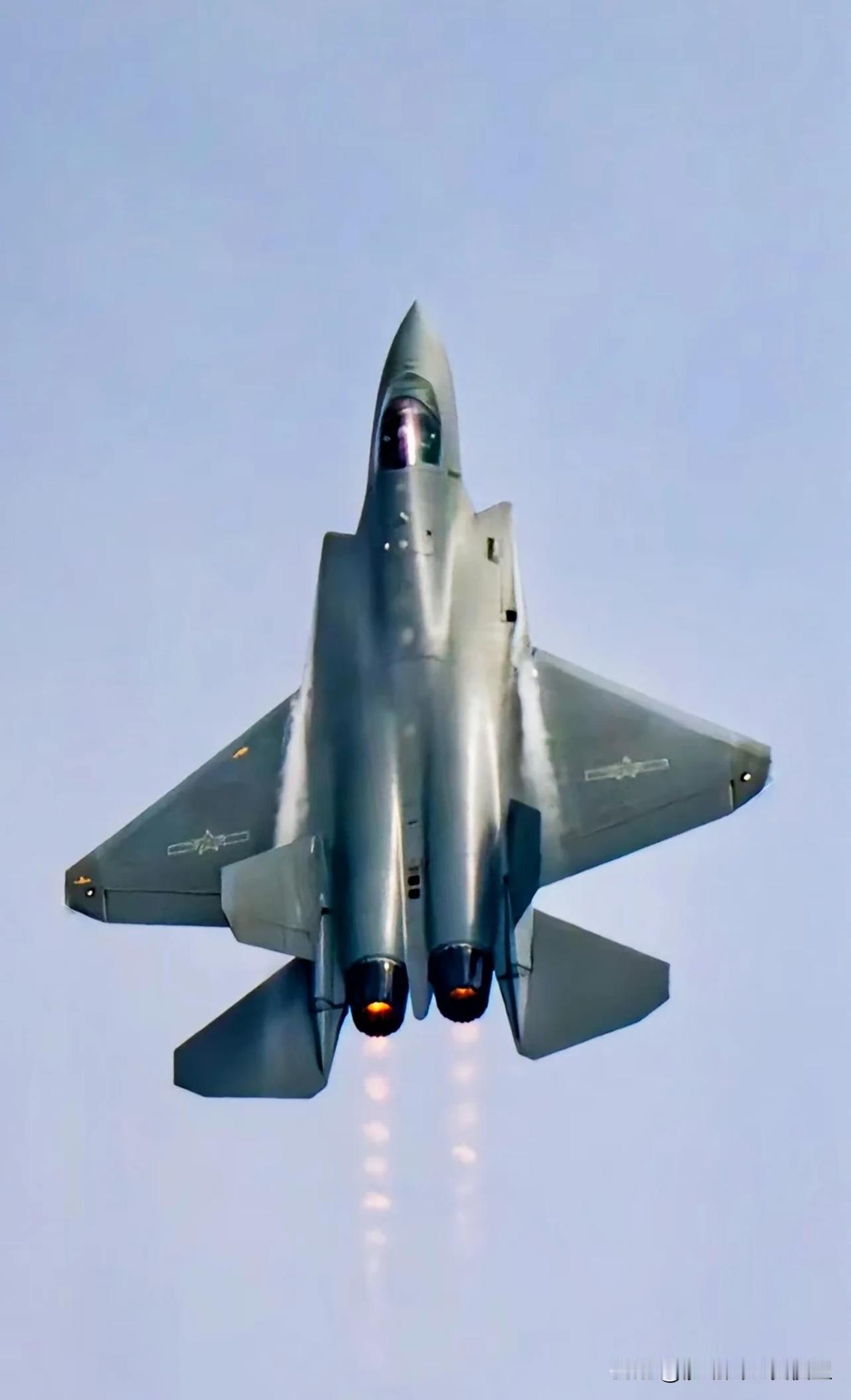 高清歼-35A，好东西必须分享
祝大家新年快乐，马到成功[给力][爆竹][烟花]