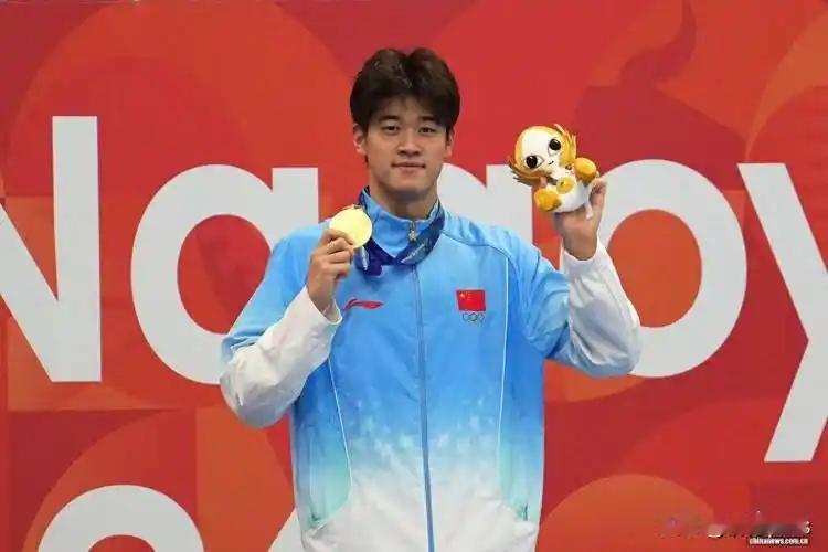 游泳男子 4×200 米自由泳接力，最后一棒惊天逆转，中国队破亚洲纪录夺金！亚运