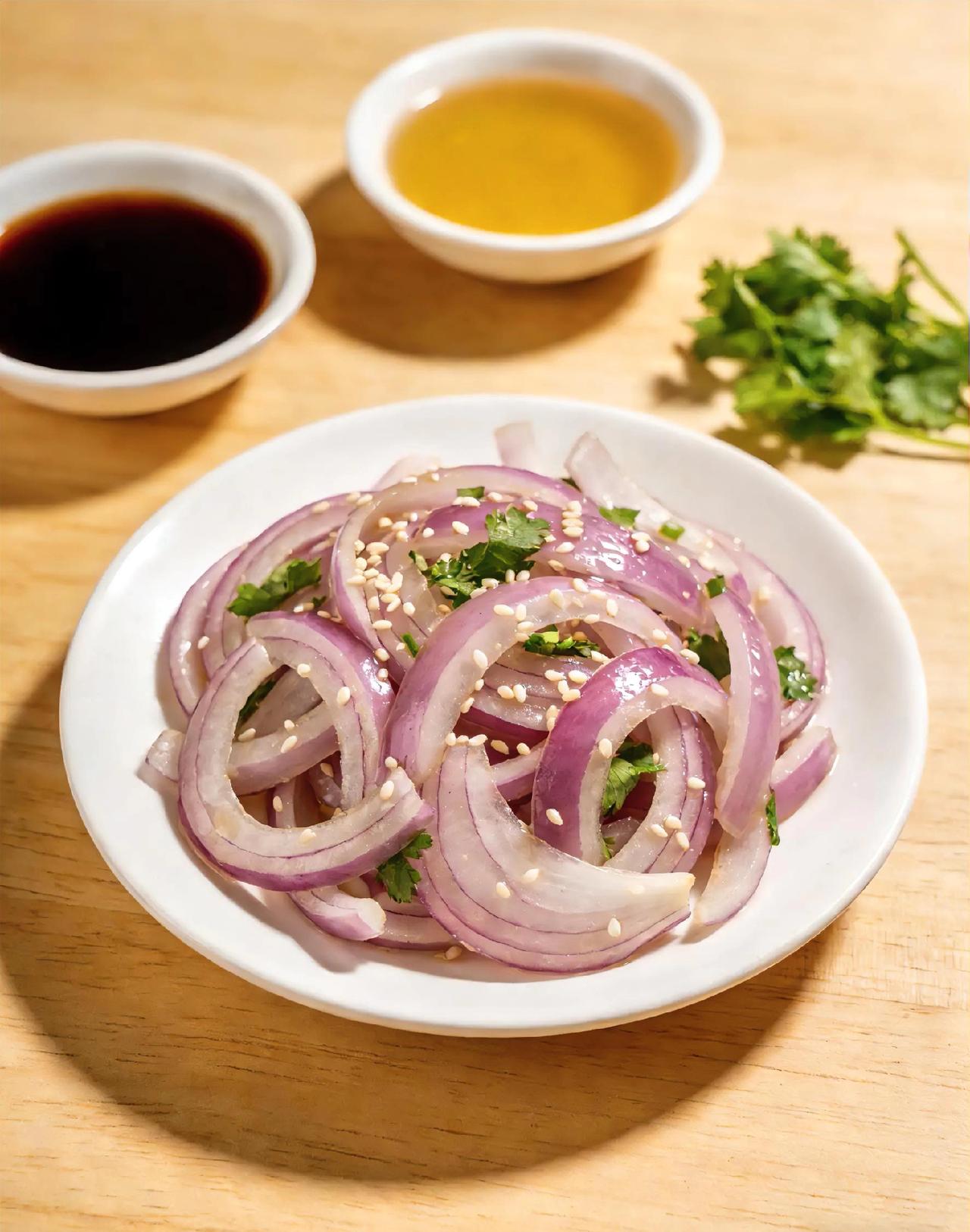 洋葱：餐桌上的“黄金蔬菜”，常吃好处真不少
 
洋葱是最常见却又最被低估的食材，