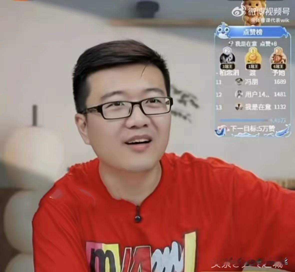 莱维评价大藤沙月，她和蒯蔓同岁，都是21岁，但是大藤沙月已经拿了好几站的冠军了。